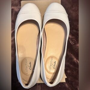 Clarks Women's white flats “Festival Gold White” (no gold, thats just the name)